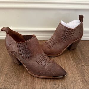 Frye Brown Distressed Leather Shooties Western Ankle Booties, size 8.5 NEW
